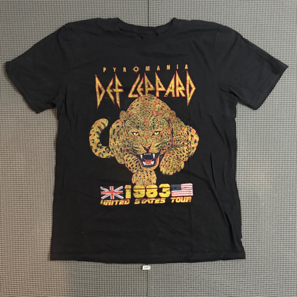 Def Leppard Pyromania 1983 Tour Graphic T-Shirt Black Medium Goodie Two Sleeves